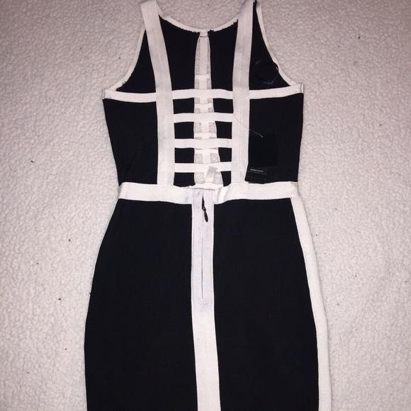 💋 BEBE Black And White Cage Bandage Dress M RARE 💋 - Picture 2 of 5